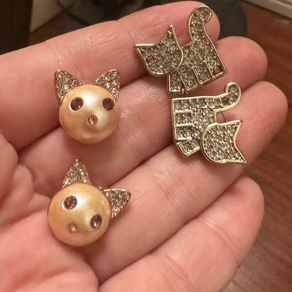 Betsey Johnson Lot 2:Gold Tone‎ Crystal Cat Stud Pearl & Cat Face Stone Earrings
